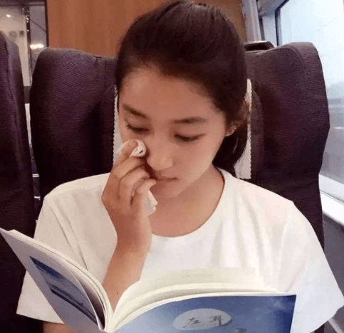 易烊千玺的家庭背景大揭秘 7c16312a02814d1188c7dd5a4efb13a7.png