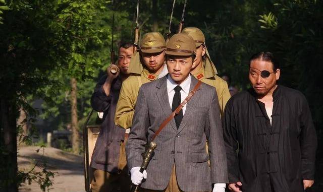 伊能静当红时拍电影,得知剧组要住招待所,她和助理提出别样要求