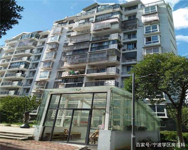 小區一公里內:新星臨時菜場,公園壹號,21碼頭,高鑫廣場,恆茂商業廣場.