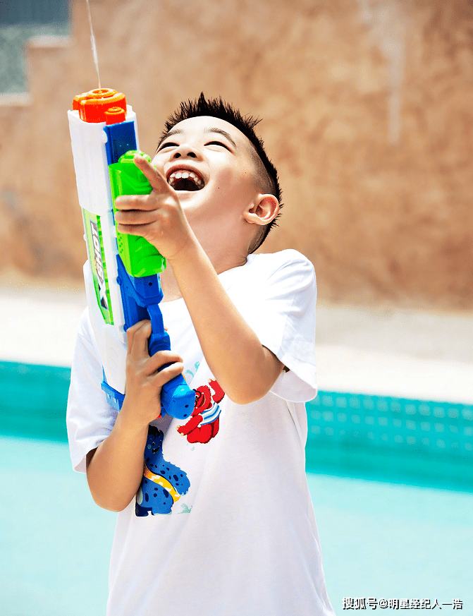 明星儿童节扎堆晒娃吴尊女儿颜值高沈腾儿子像妈妈