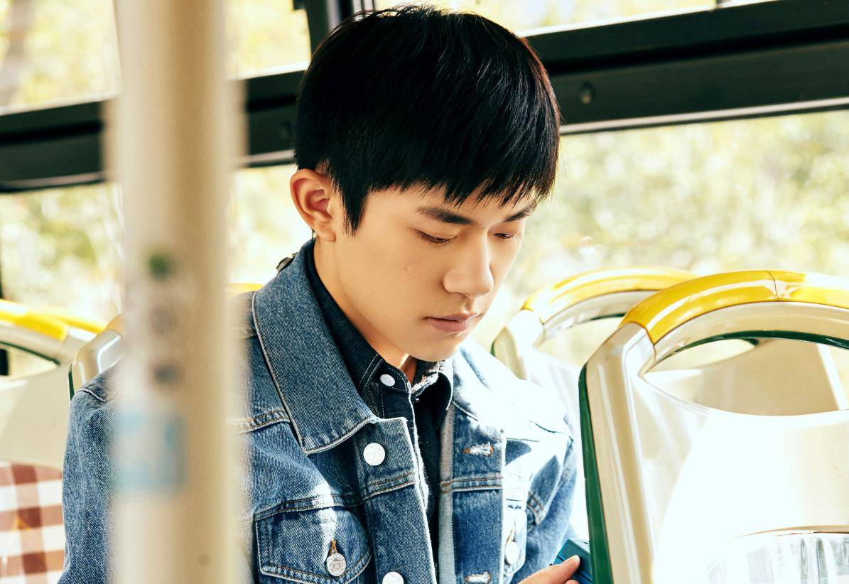 华彩少年董家铭成喜剧人调侃年龄强调党员面试结束赶回上班