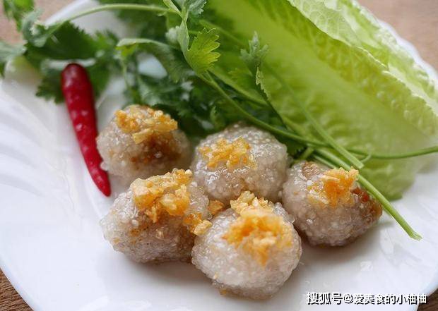 这道小吃泰国人最爱,做法简单还营养,软糯滑溜,秋天早餐最合适_肉丸