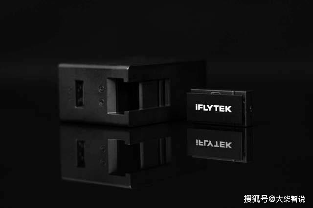 支持|高颜值 多语种 速识别，国货之光“讯飞双屏翻译机”上手体验