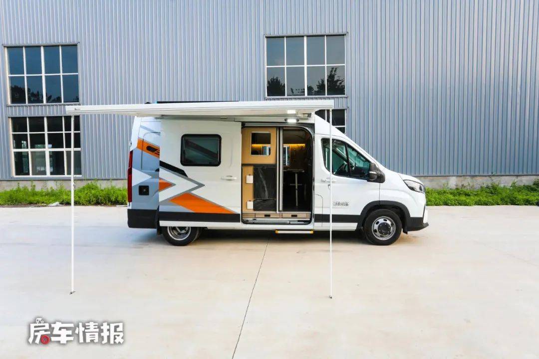 景宴v90房车来了外观时尚深得上班族喜爱年轻小两口玩挺自在