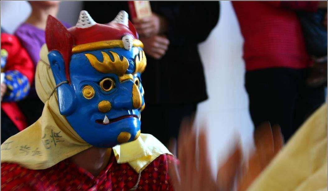 三星堆青铜面具因何神秘?是"巫"的一种存在,现在应该被称艺术_中原地