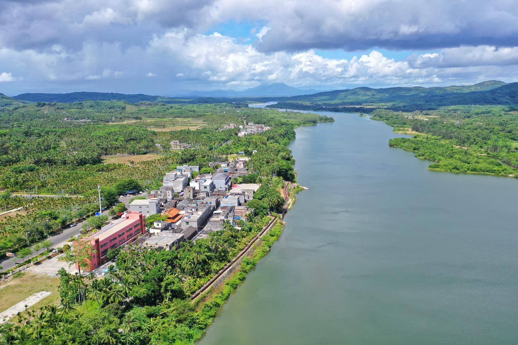 航拍琼海:红色美丽乡村——嘉积镇椰子寨_林小毅