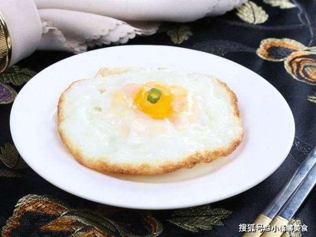 煎荷包蛋,别只会放油,煎的时候加点"它",不破不糊,营养好看