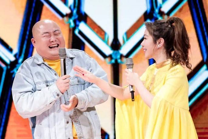 《黄金100秒》聚焦百姓 维妮娜助选手安心表演_节目