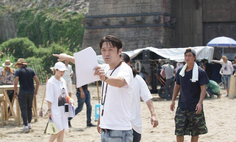 狼殿下肖战吊威亚快吐了导演心疼演员事业粉却过于兴奋