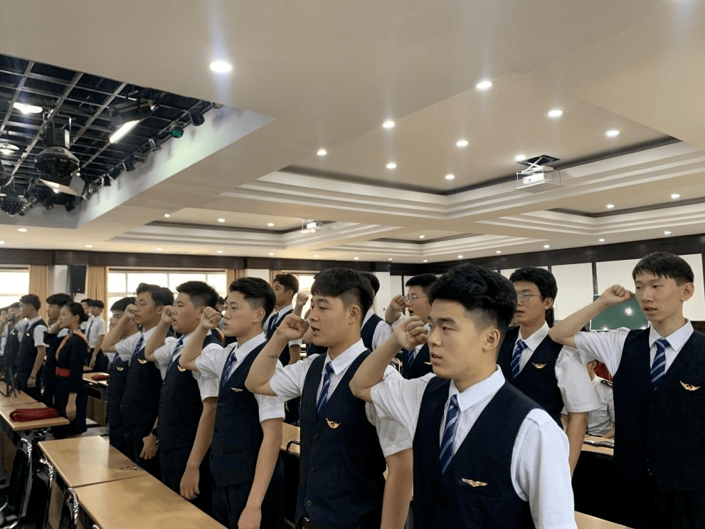 山东交通学院继续教育学院21级春季航空班授装仪式圆满结束