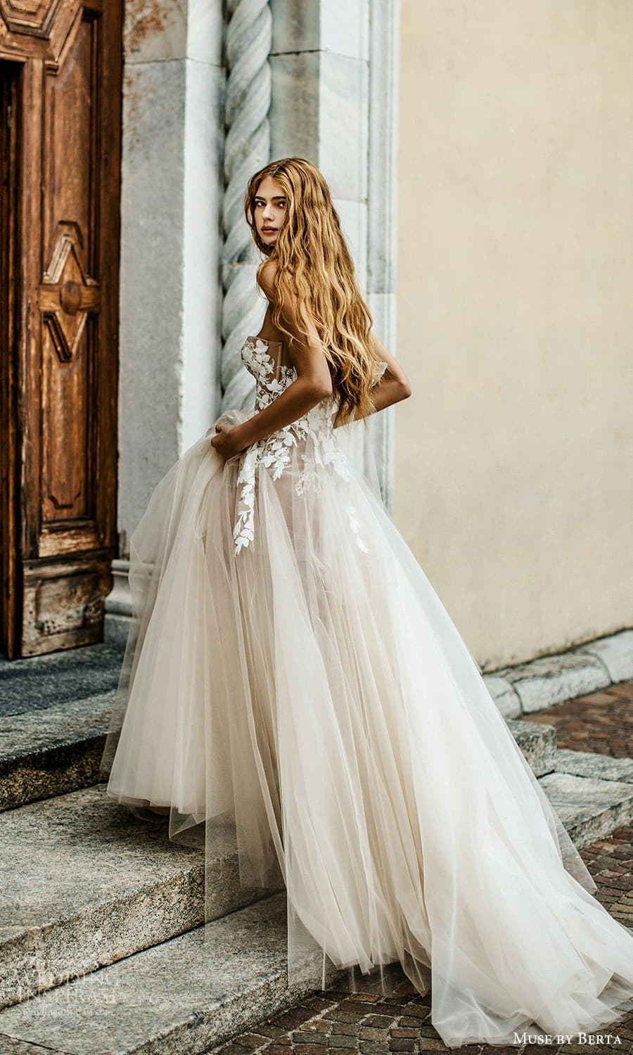 muse by berta 2022 春季婚纱系列 诉说爱情故事的梦幻礼服_面料