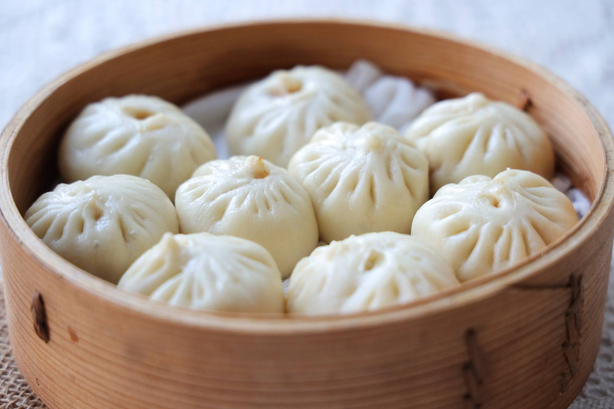 早餐小笼包,一口一个,学会在家做,比外面卖的健康好吃!