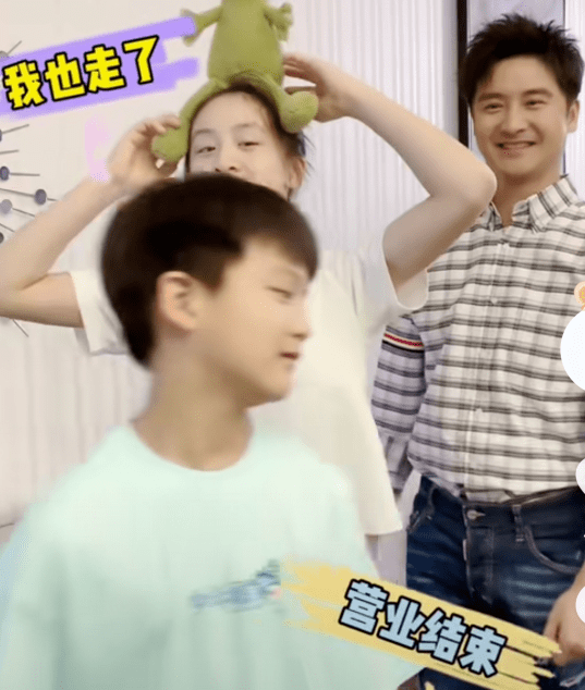 田亮陪孩子做游戏,森碟变表情包,儿子满脸“不情愿“