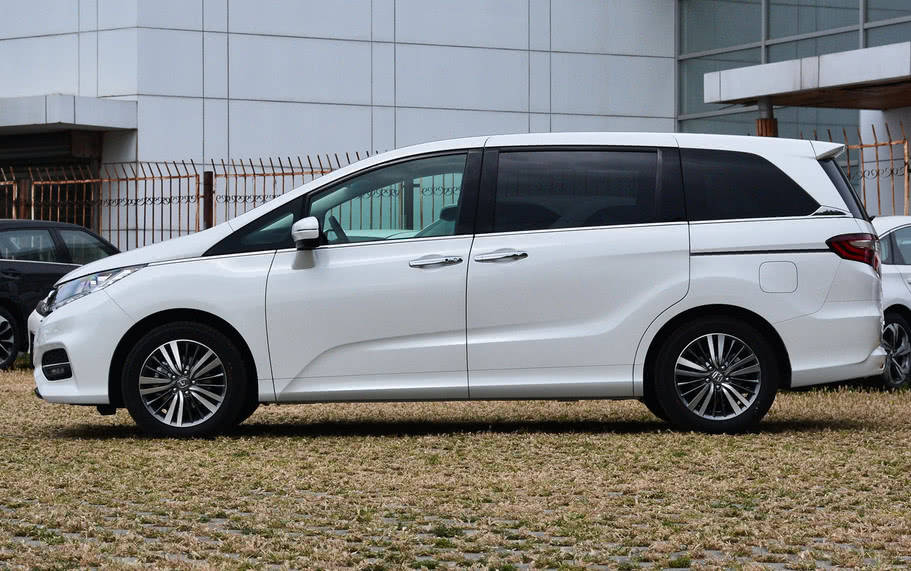 七座商务车排行榜_原创入手7座MPV,不但能拉人载货,座椅放倒就是辆拉货王