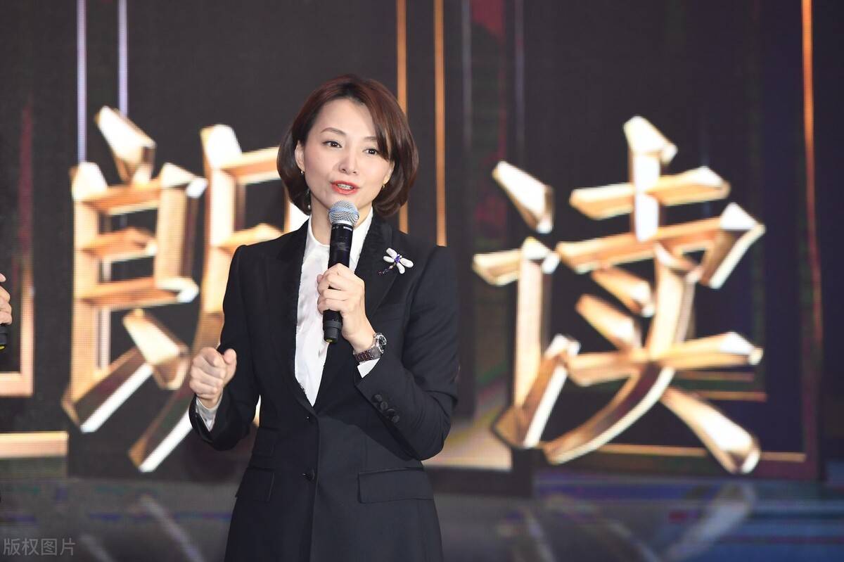 董卿手写给粉丝的信字如其人秀气飘逸自曝录制朗读者3