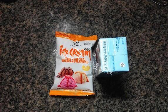 用冰淇淋粉和纯牛奶怎么做冰淇淋 cde94ce18317444fa774ad26234f7d85.jpeg