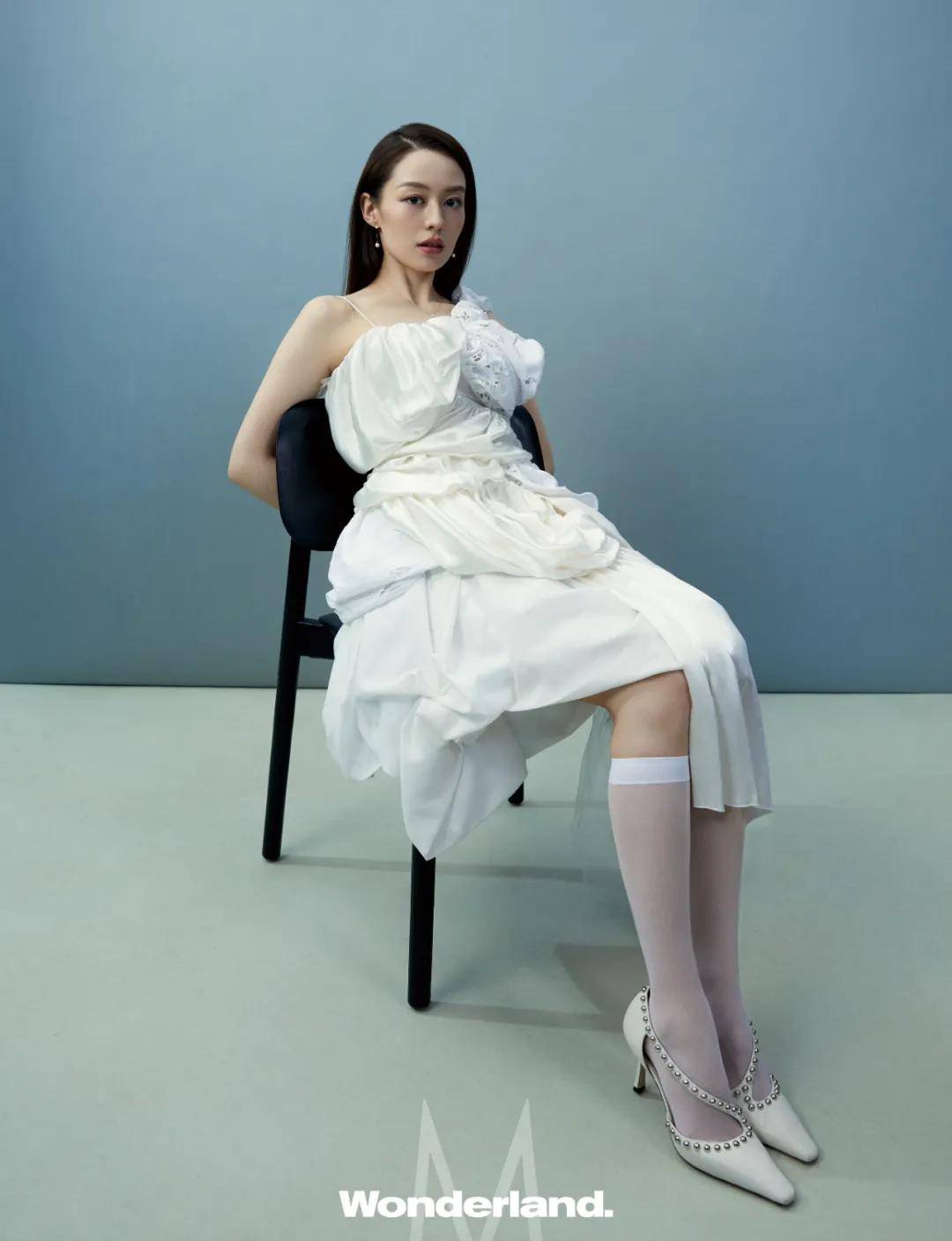 吉娜爱丽丝亮相古驰原典展览接受采访畅谈不可分割的音乐与生活