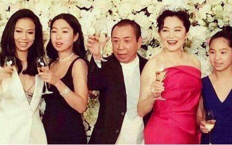 港媒称林青霞已经离婚?分手费高达80亿
