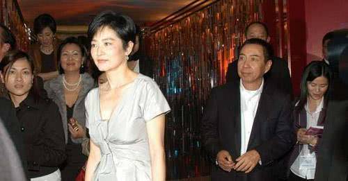 港媒称林青霞已经离婚?分手费高达80亿