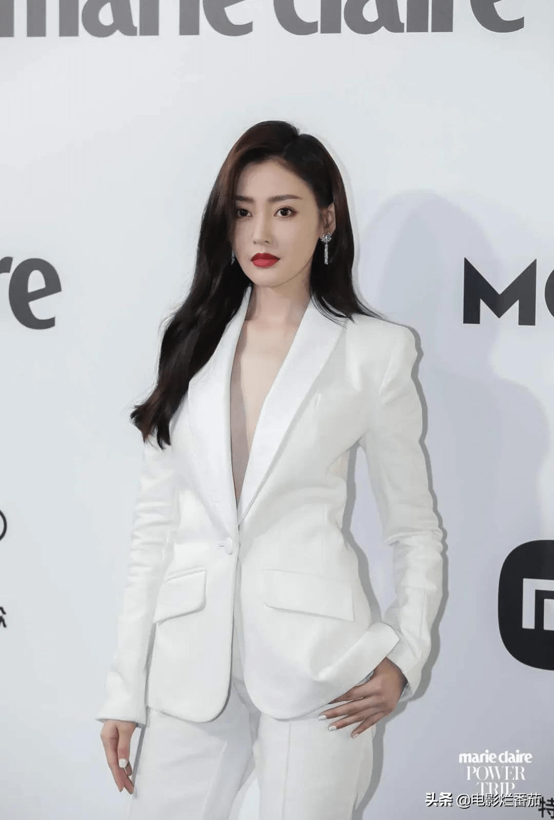 张天爱穿深v西服帅气透着性感撩人于无形她是现实版太子妃