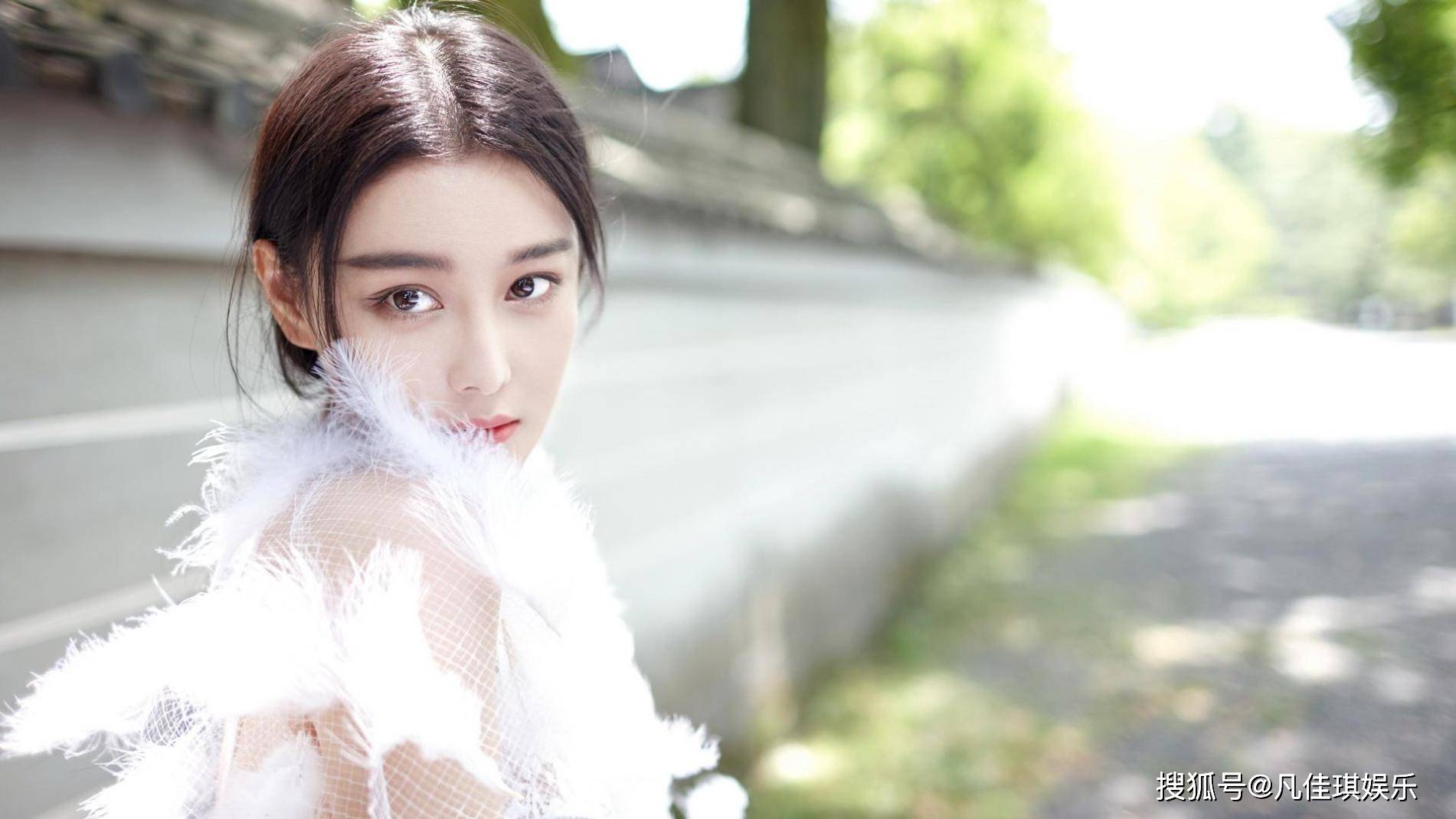 从万人嫌到万人爱张馨予如何把烂牌打成王炸看何捷背景就懂了