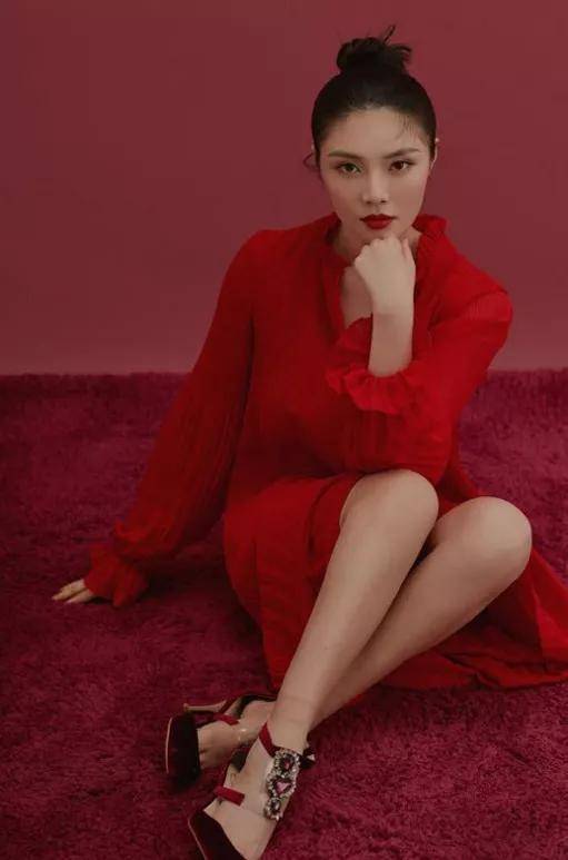 靠胸部优势走红男友却和别人上演激情31岁女星徐冬冬的上位史