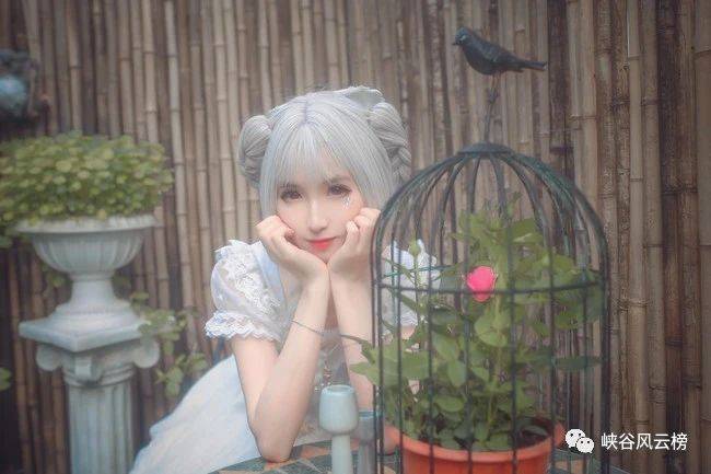 原创最美cosplay推荐lolita应怜屐齿印苍苔小扣柴扉久不开