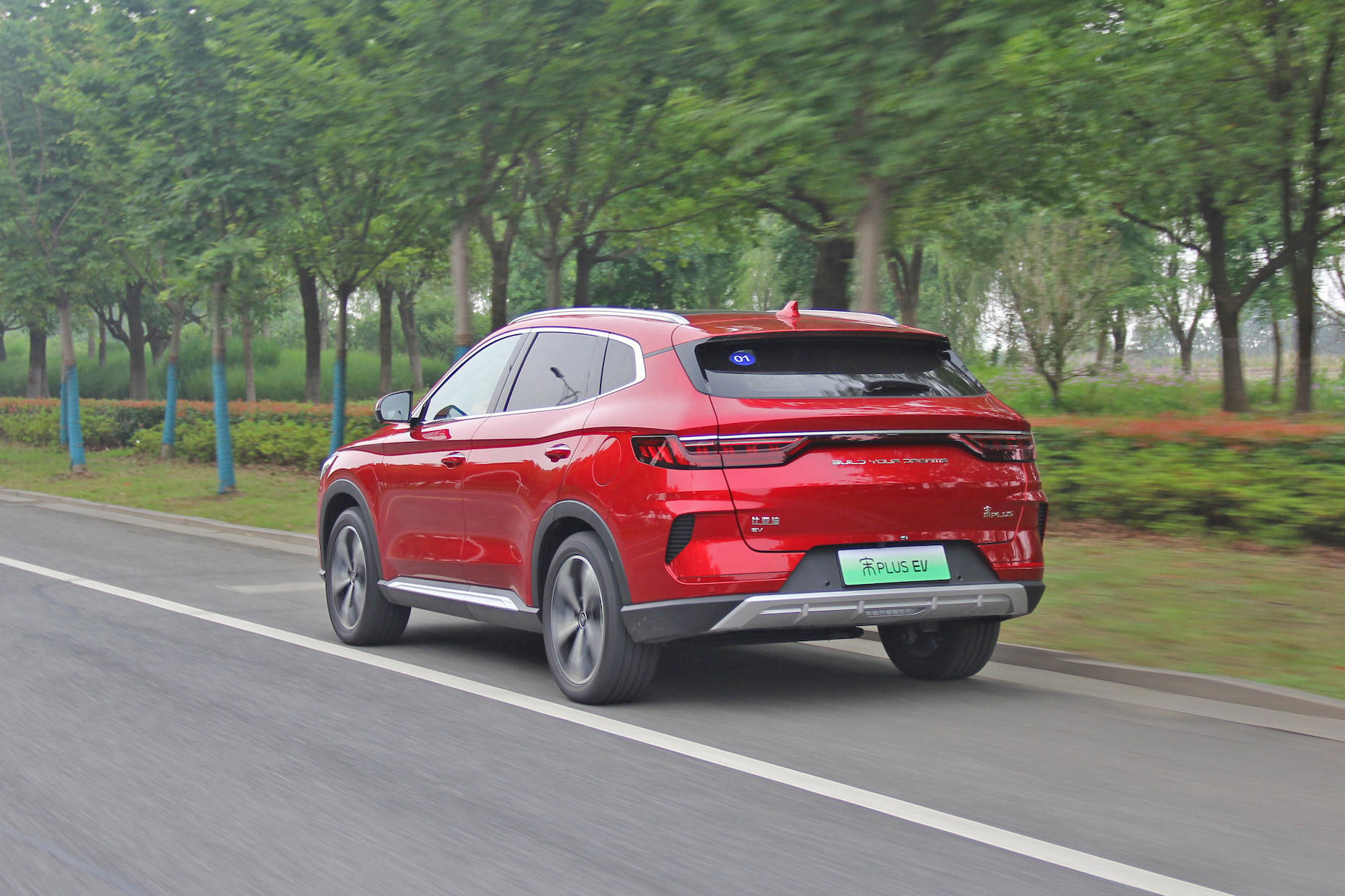 外观很犀利空间很舒适续航很抗打动态体验比亚迪宋plusev