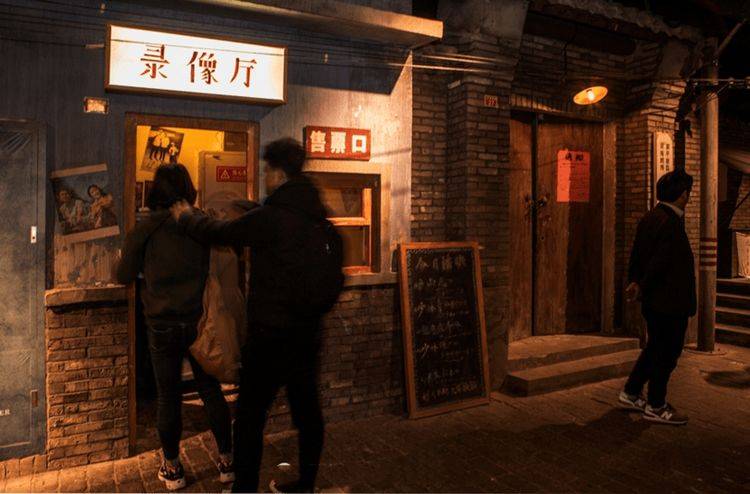 上个世纪八十年代的录像厅,为何很火爆,后来又是如何消失的_录像片