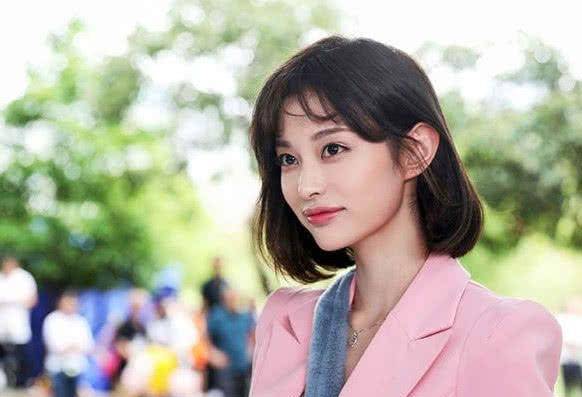 网友都说,钱贝贝在这部剧里面是颜值担当,就算是在跟郑爽对戏的时候