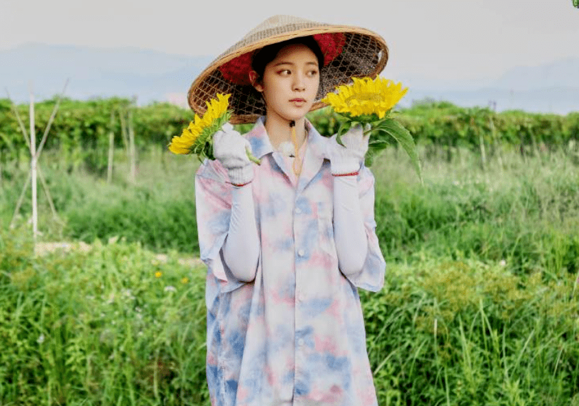 还有一位嘉宾是去年来过的欧阳娜娜,欧阳娜娜虽然演技一般般,但她的