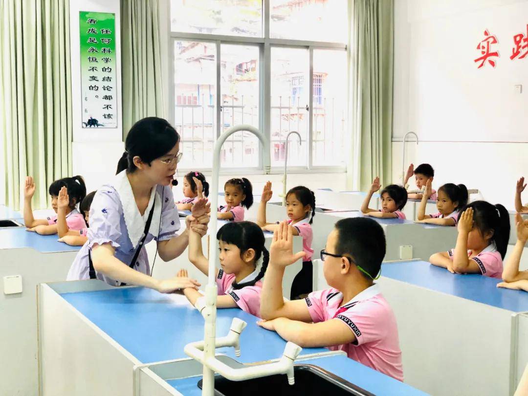 如何当一名优秀小学生 f9c643801af94aeeb4b5ae6ca6cf701e.jpeg