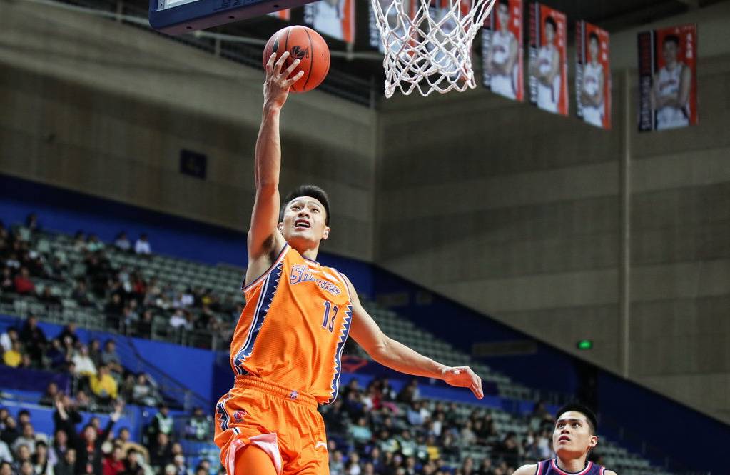 6抢断,球队后场拥有罗汉琛,郭昊文,周彦旭,黄旭这些年轻的后卫,上海