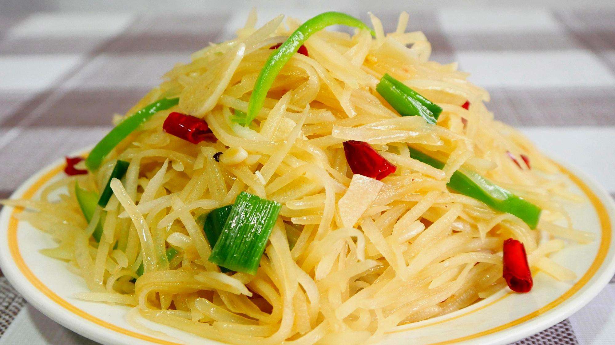 炒酸辣土豆丝时很多人忽略了这一步难怪粘锅还不爽口