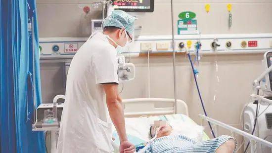 夏季户外跑步 为什么容易中暑 晕倒 高温