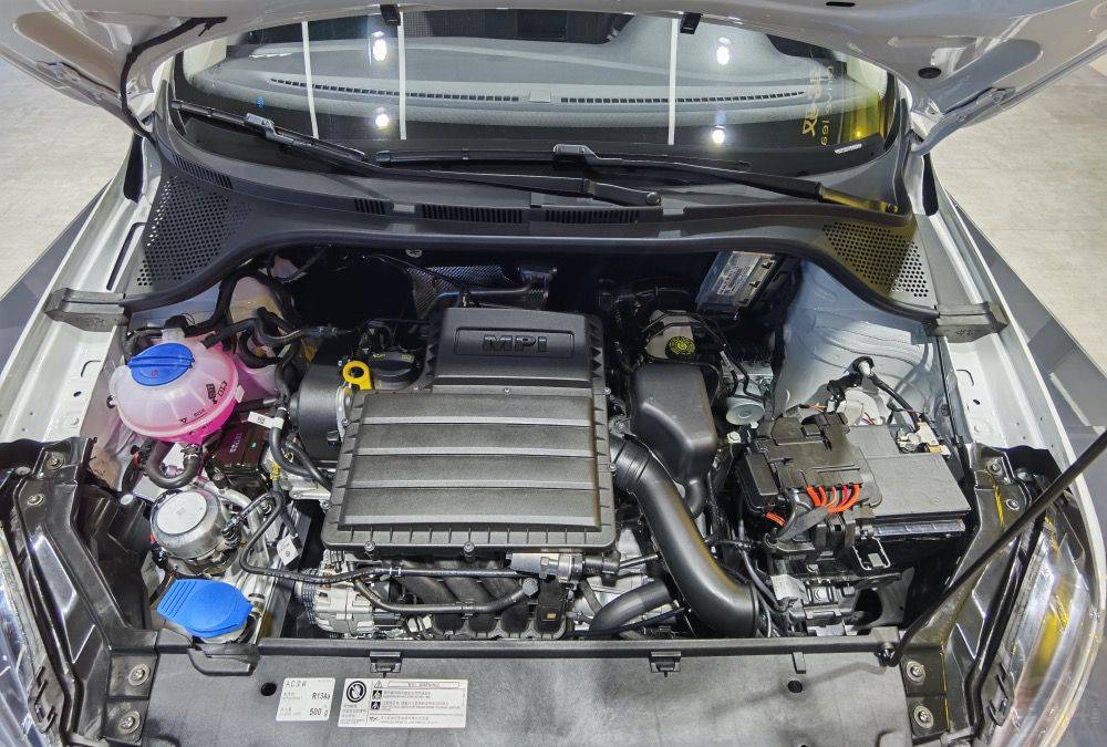 5l自然吸气发动机,最大马力112ps,最大扭矩145nm,搭配6挡自动变速箱.