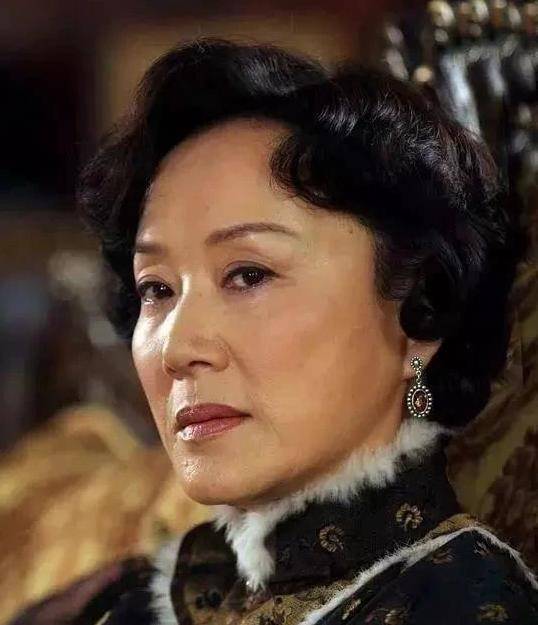 原创69岁"妈妈专业户"吴竞,与老公恩爱40年无绯闻,如今家庭很幸福