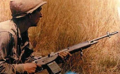 M-14自动步枪，参与了丛林作战，最终被M-16步枪所取代