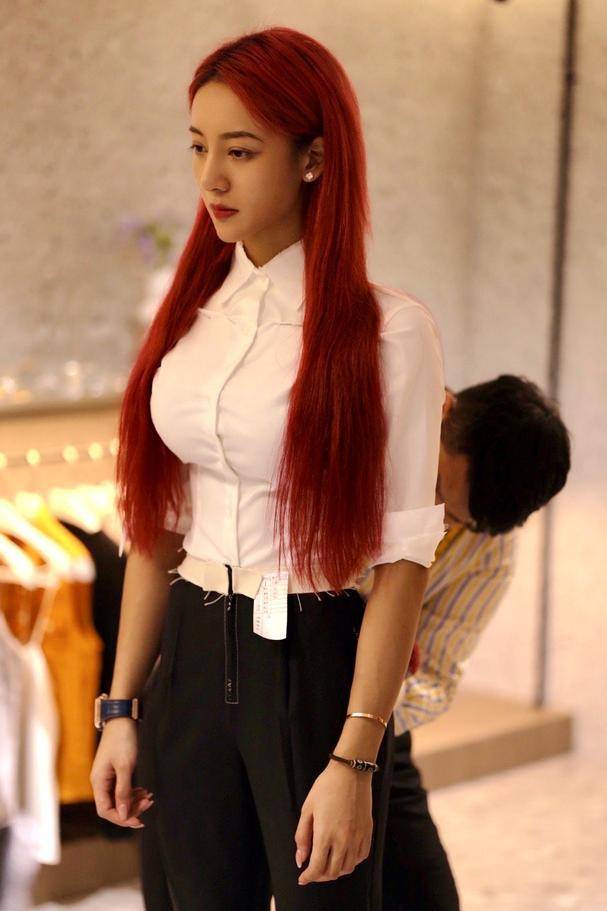 95后健身教练陈莹莹一年夺8冠称成年人的世界没有谁是容易的