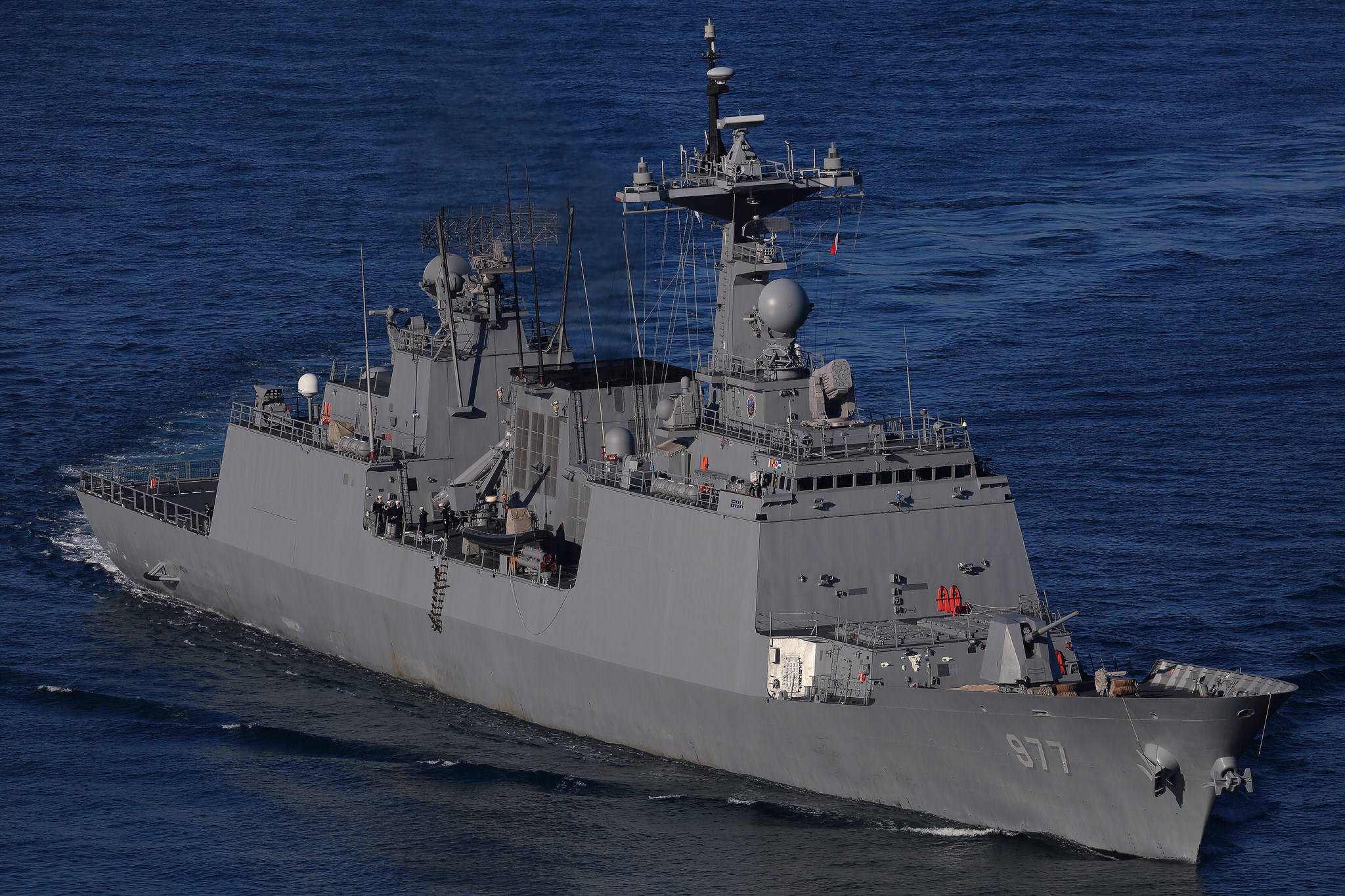 从配备上看,广开土大王级驱逐舰采用了诸如mw.