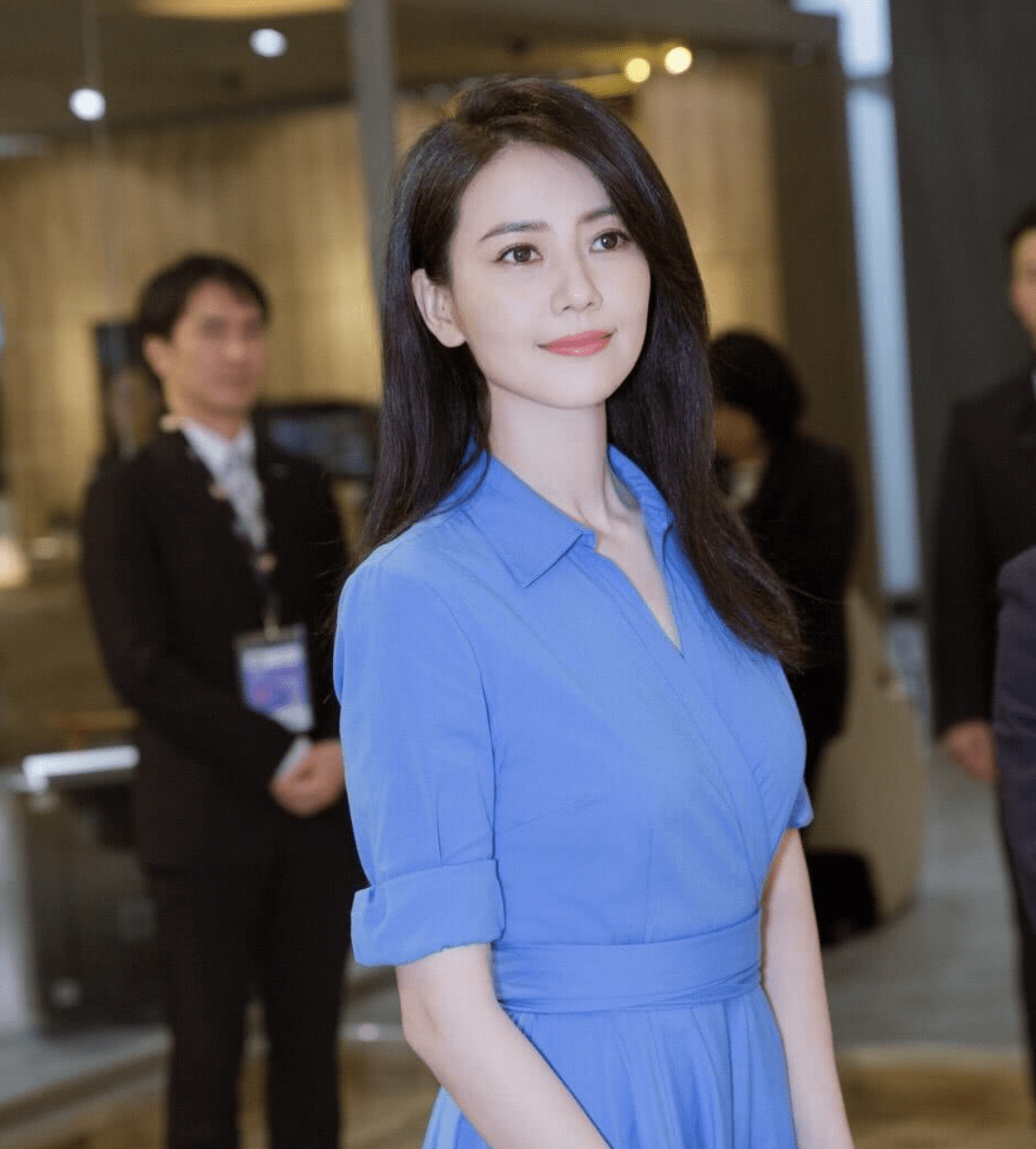 高圆圆路透生图曝光留短发状态和精修图差距大不过身材是真好