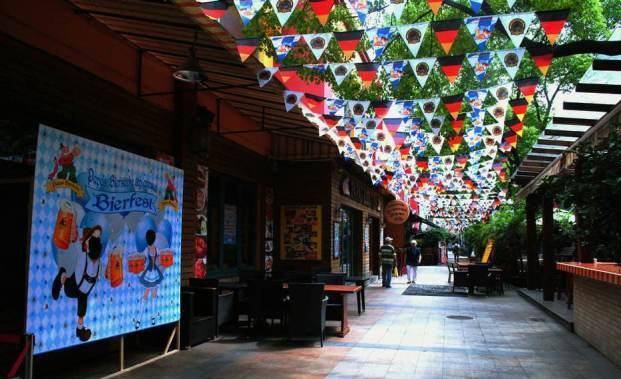 上海外国人最多一条街外国人爱中国餐厅中国人爱坐西餐厅 旅游 华夏世纪新闻