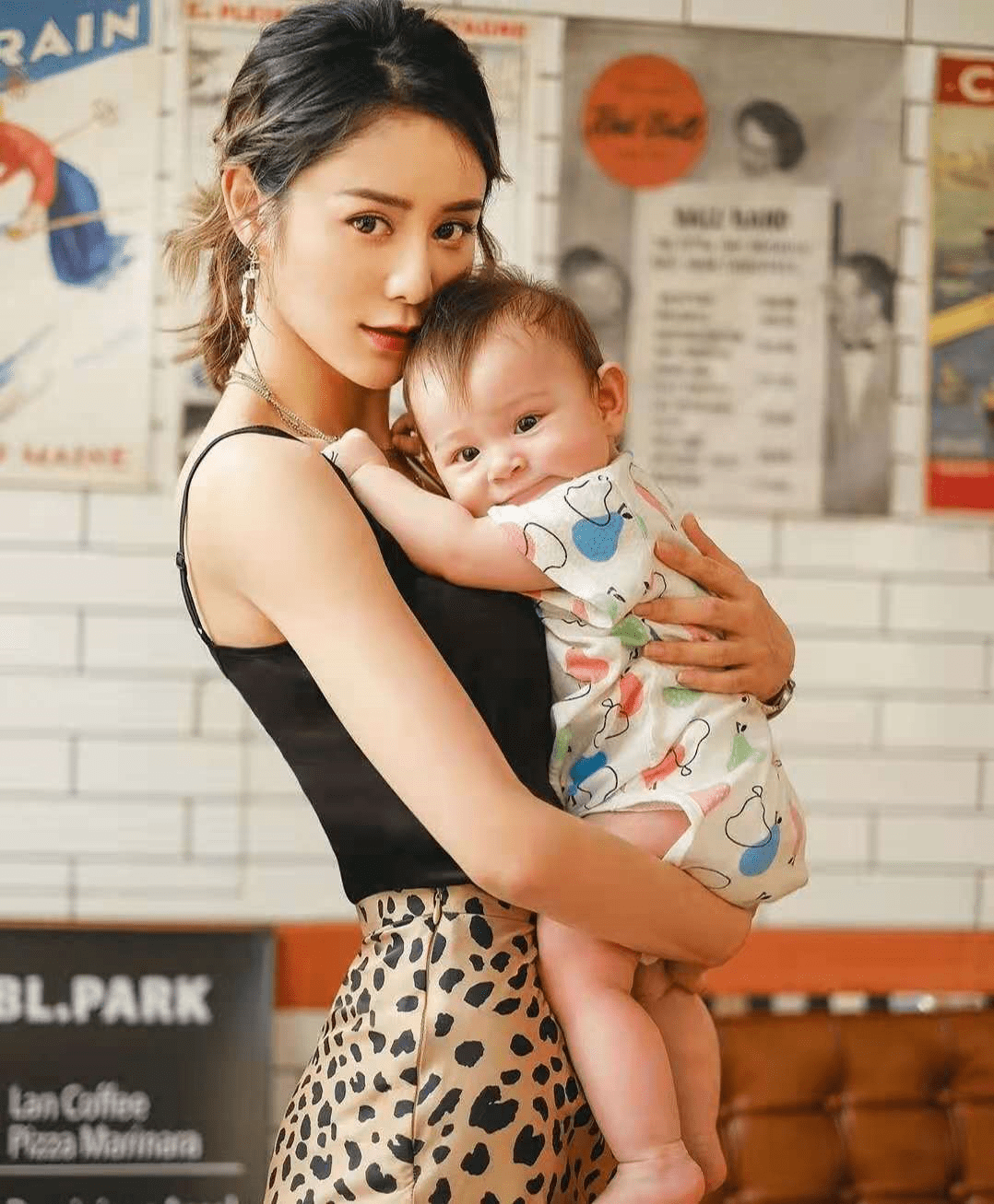 林峯老婆曝光女儿乳名,透露其出生后第一次见外公外婆_张馨月