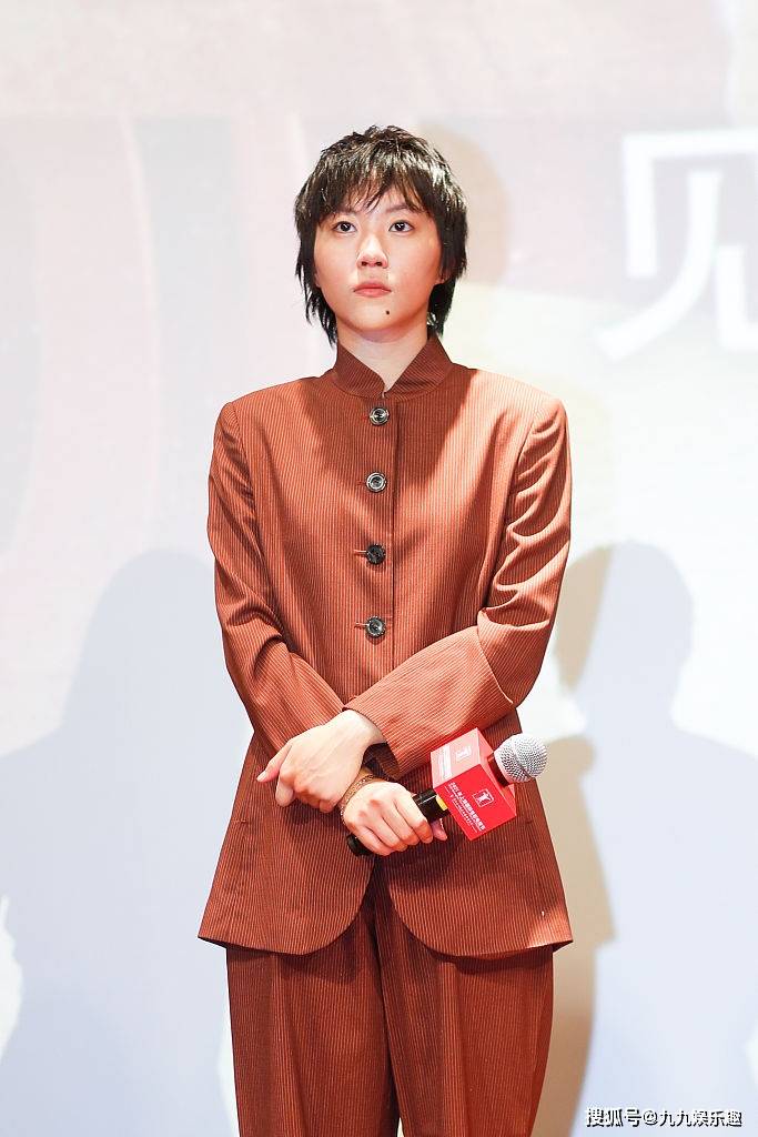 窦靖童首担女主角表现出色 嘴瓢说错词可爱道歉