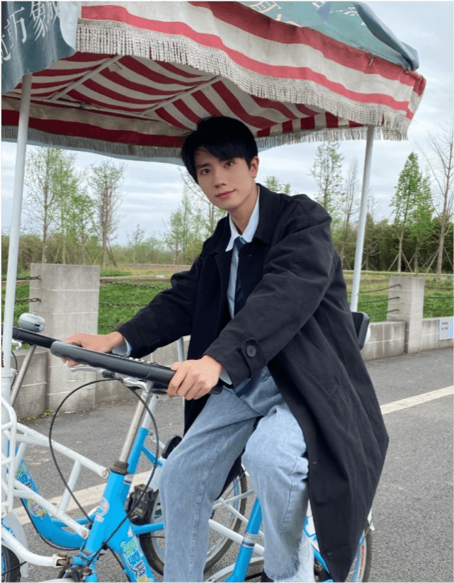 原创果然学长回应林晚晚替身事件林晚晚因个人原因辞职后公司请了不少