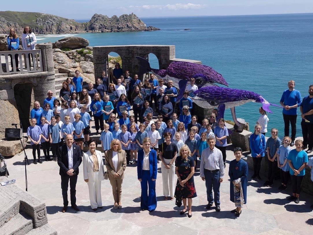 G7峰会日本第一夫人罕见换风格 古风蓝裙有东方特色 低调又优雅 吉尔拜登