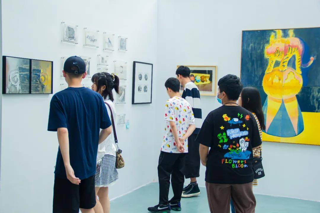 周春芽|【现场】第九届?版画系学生作品年展暨周春芽奖学金作品展开幕式！