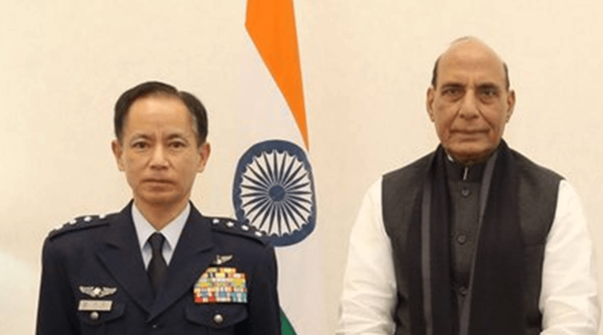 原创日本航空自卫队幕僚长井筒俊司,上将军衔,七排资历章都是啥?