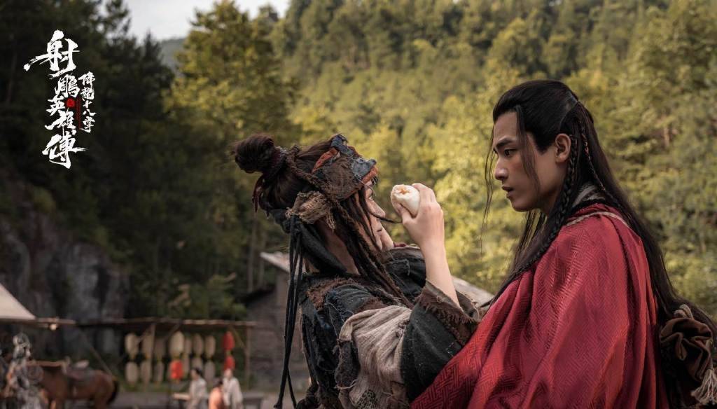 郭靖又矮又瘦,黄蓉网红脸,女配更是露大腿_电影