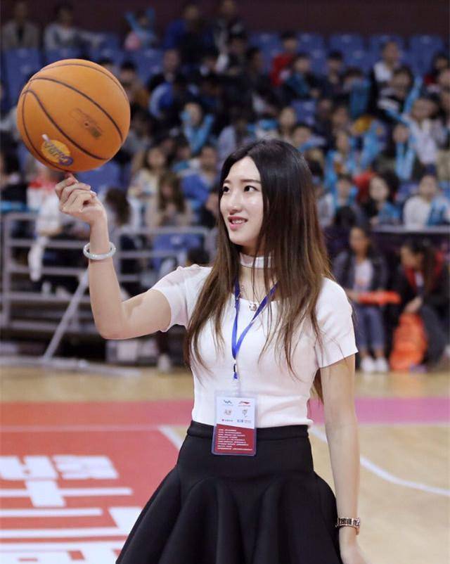林雪慧曾是cuba女篮运动员,并且还参加了全国性的比赛,凭借着出众的